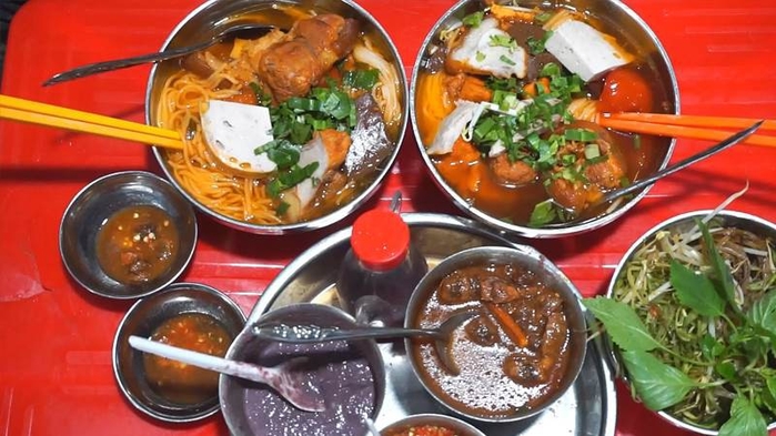 'Cồn cào' những địa chỉ ăn khuya dành cho cú đêm Sài Gòn