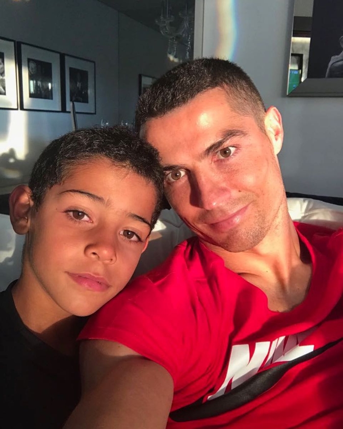 Cuộc sống như ông hoàng nhí của con trai Cristiano Ronaldo