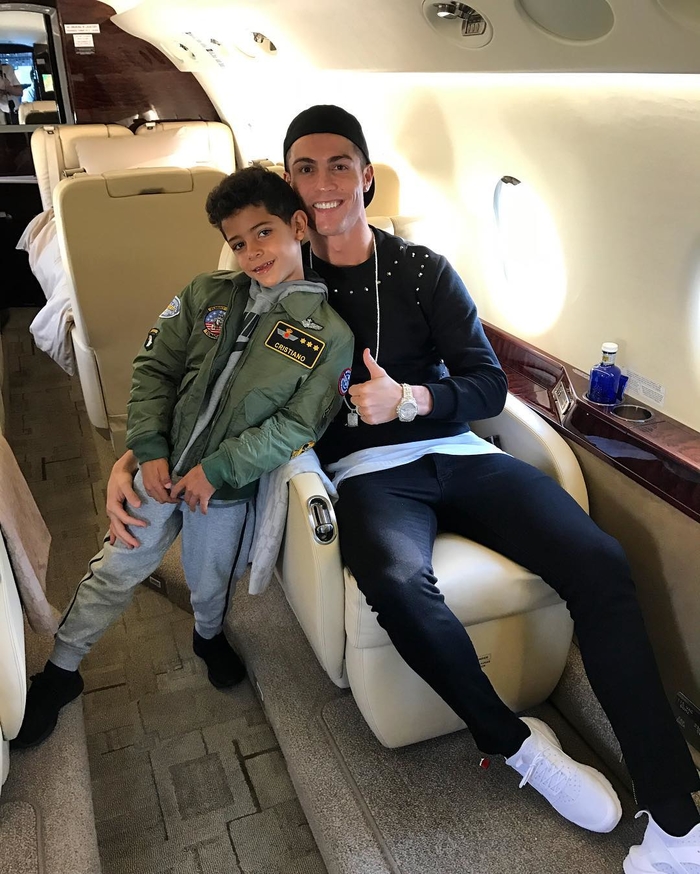 Cuộc sống như ông hoàng nhí của con trai Cristiano Ronaldo