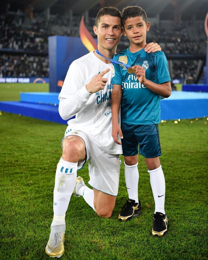 Cuộc sống như ông hoàng nhí của con trai Cristiano Ronaldo