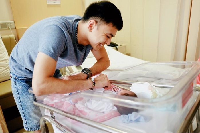 Dàn chân dài đình đám ngày nào giờ đã làm mẹ người ta