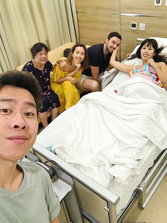 Dàn chân dài đình đám ngày nào giờ đã làm mẹ người ta