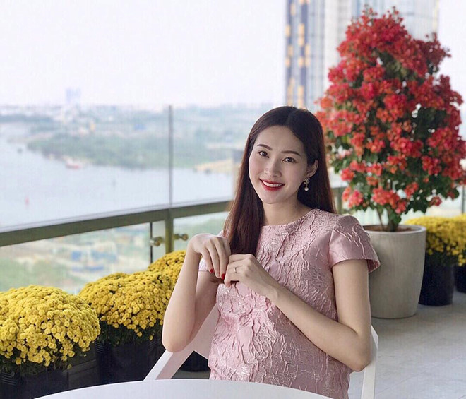 Dàn chân dài đình đám ngày nào giờ đã làm mẹ người ta