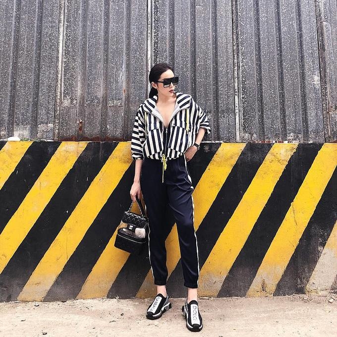 Túi xách trong suốt gây sốt trong làng thời trang và fashionista
