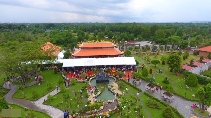 Điểm danh những “ông bà hoàng” giàu có nhất của showbiz Việt