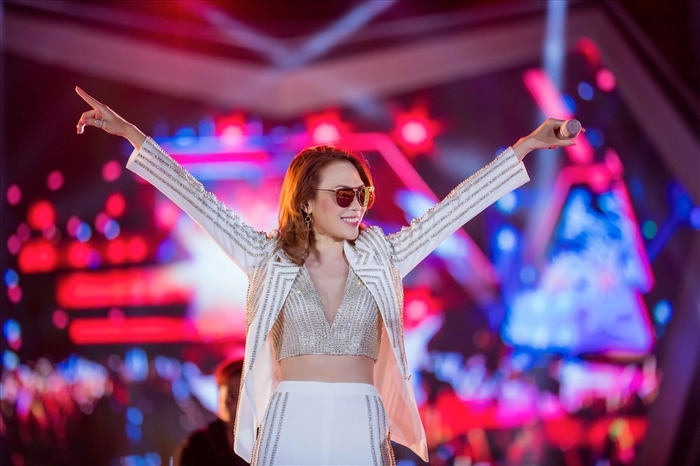 Điểm danh những “ông bà hoàng” giàu có nhất của showbiz Việt