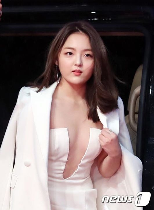 Điểm danh những sao Kpop vừa tài năng xuất sắc vừa học giỏi