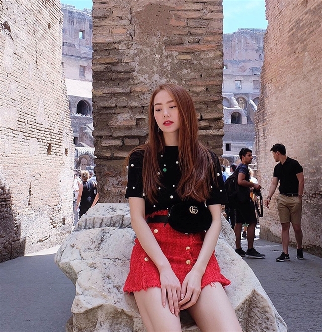Diện hàng hiệu đắt tiền, sao Việt vẫn đụng nhau chan chát