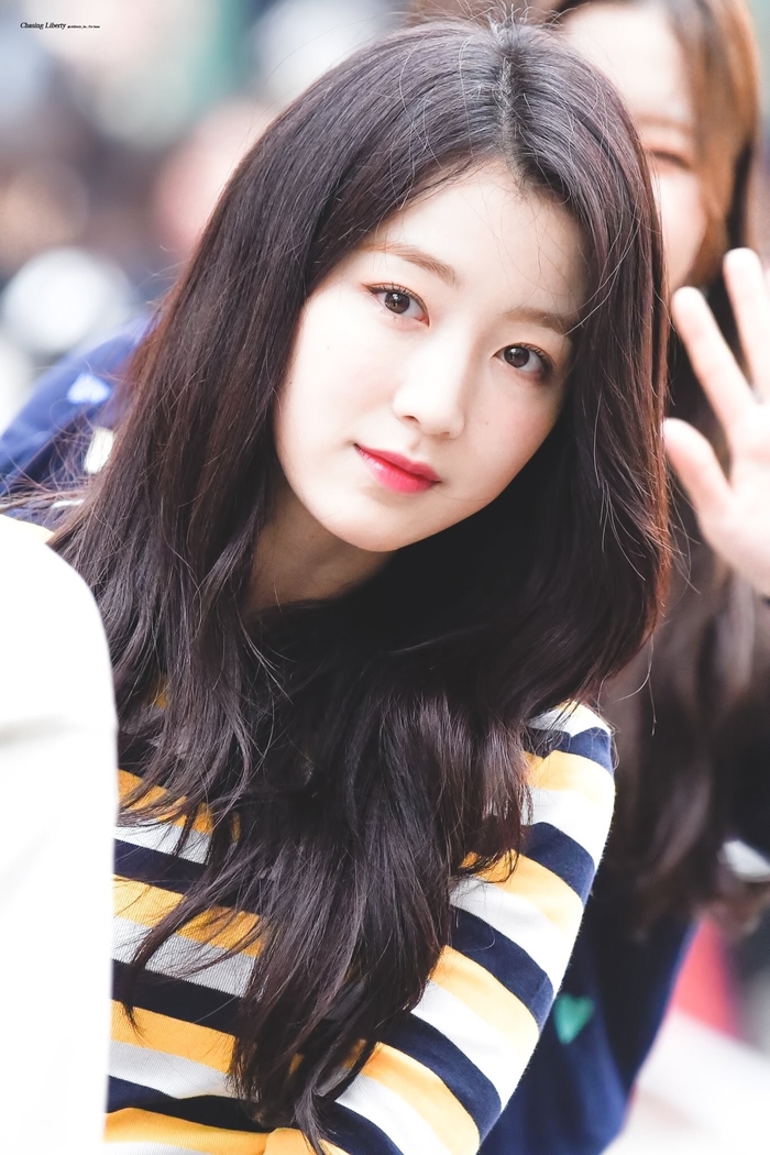 Dispatch chỉ ra những idol Kpop sở hữu làn da chuẩn “đậu phụ”