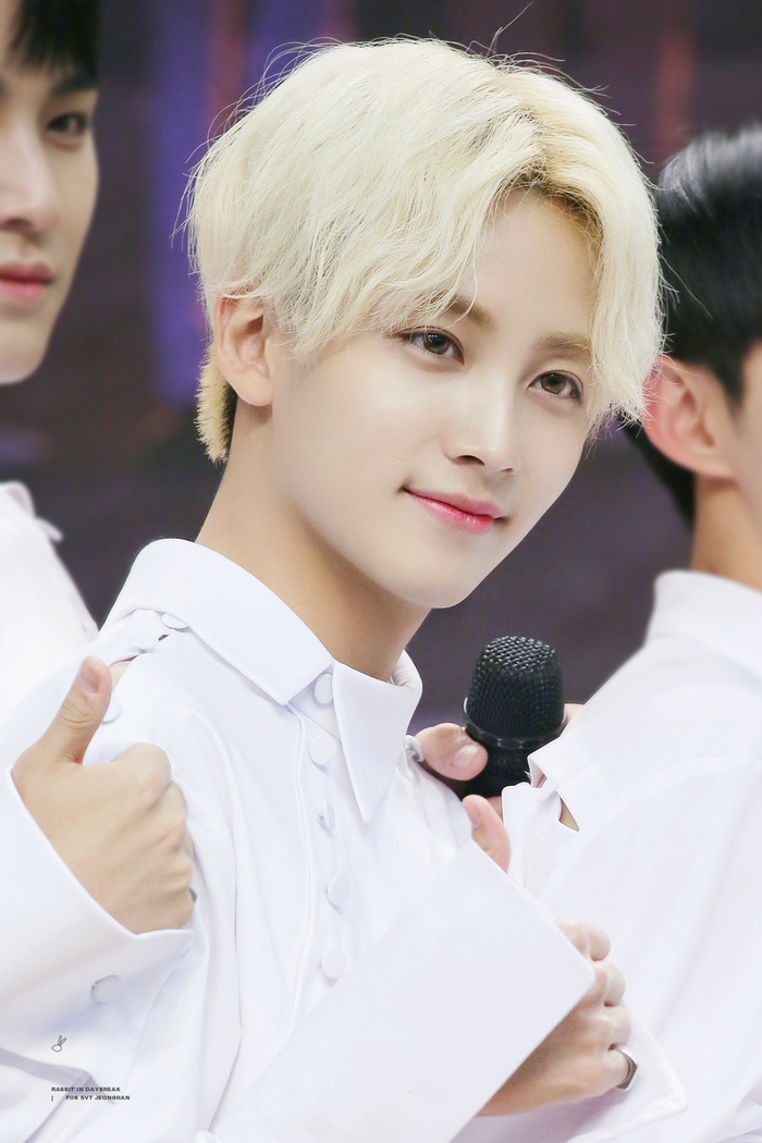 Dispatch chỉ ra những idol Kpop sở hữu làn da chuẩn “đậu phụ”
