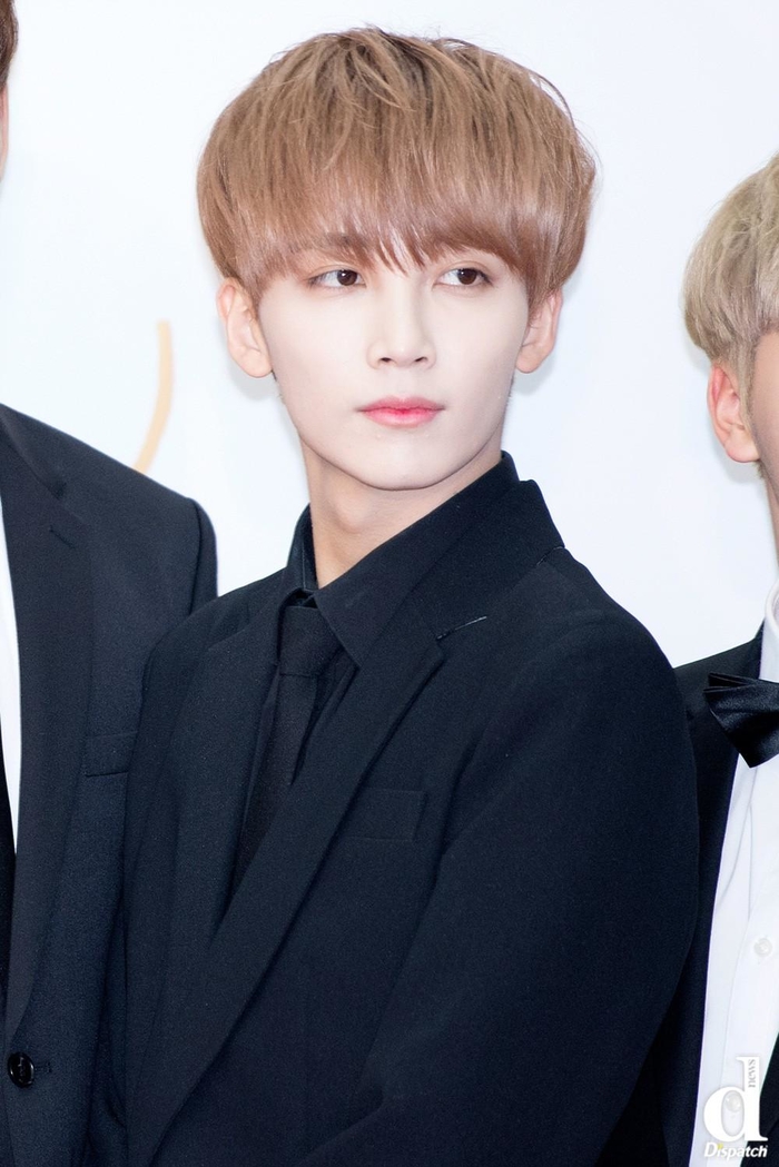 Dispatch chỉ ra những idol Kpop sở hữu làn da chuẩn “đậu phụ”