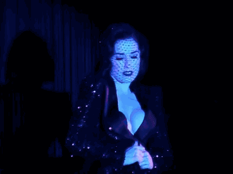 Dita Von Teese - nữ hoàng thoát y và lời nguyền lãng quên của Satan