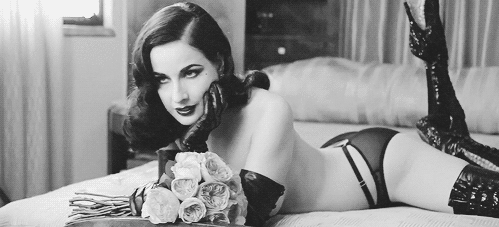 Dita Von Teese - nữ hoàng thoát y và lời nguyền lãng quên của Satan