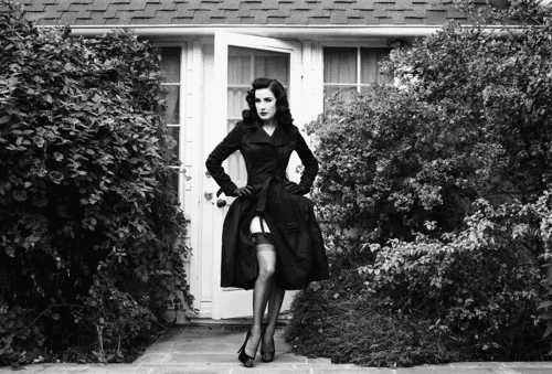 Dita Von Teese - nữ hoàng thoát y và lời nguyền lãng quên của Satan