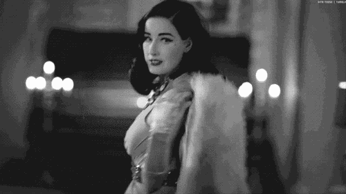Dita Von Teese - nữ hoàng thoát y và lời nguyền lãng quên của Satan