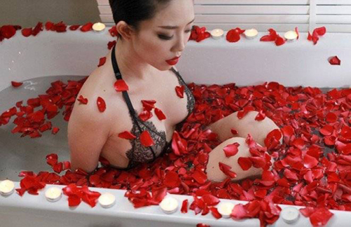 Fan suýt xoa trước phòng tắm xa hoa mà Sao Việt từng khoe