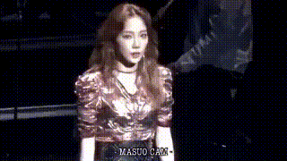 Hát hỏng, Taeyeon buồn đến mức bật khóc trên sân khấu