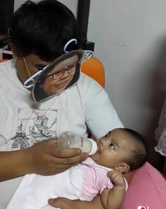 Hình ảnh hối tiếc của các ông bố khi lấy vợ sớm