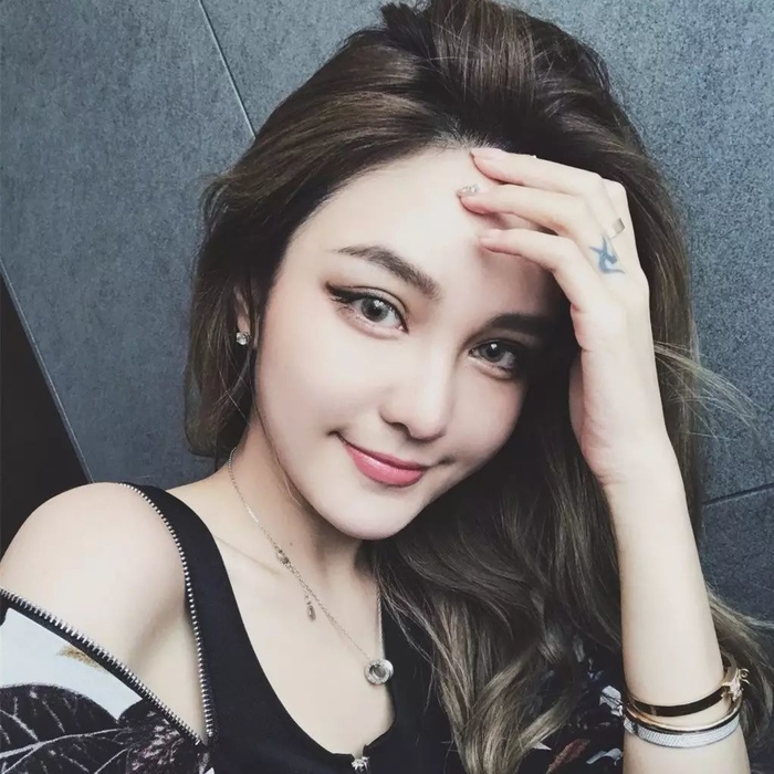 Hồ Nhất Thiên khiến fan “vỡ mộng” vì lộ thói trăng hoa, “đạo đức giả?