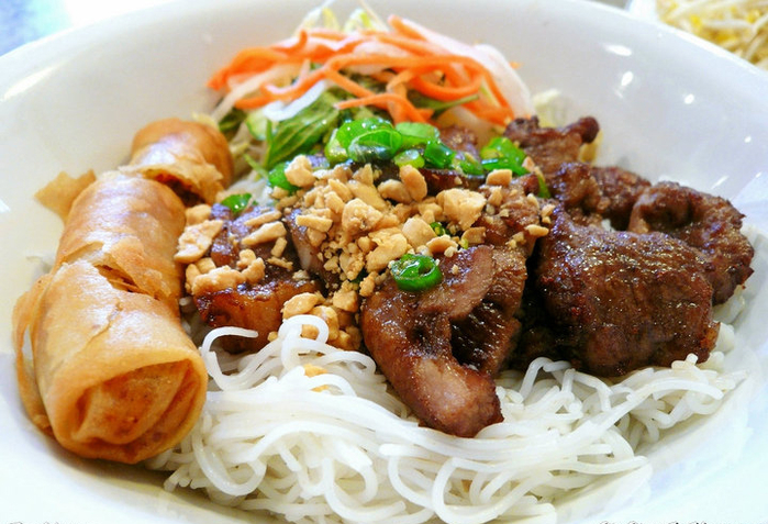 Khám phá những con đường ẩm thực trứ danh ở Sài Gòn