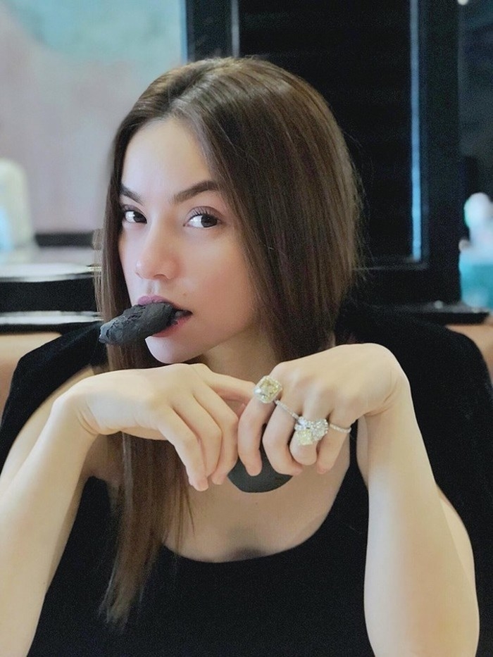 Le quyen, Ha Ho cung phai nga mu truoc cach choi kim cuong cua sao Viet nay