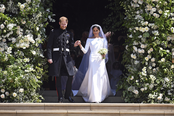 Lí do Meghan Markle thường đi giày quá cỡ khiến nhiều người bất ngờ