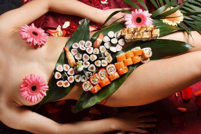 Lí do sushi khỏa thân có sức hút đặc biệt với giới thượng lưu