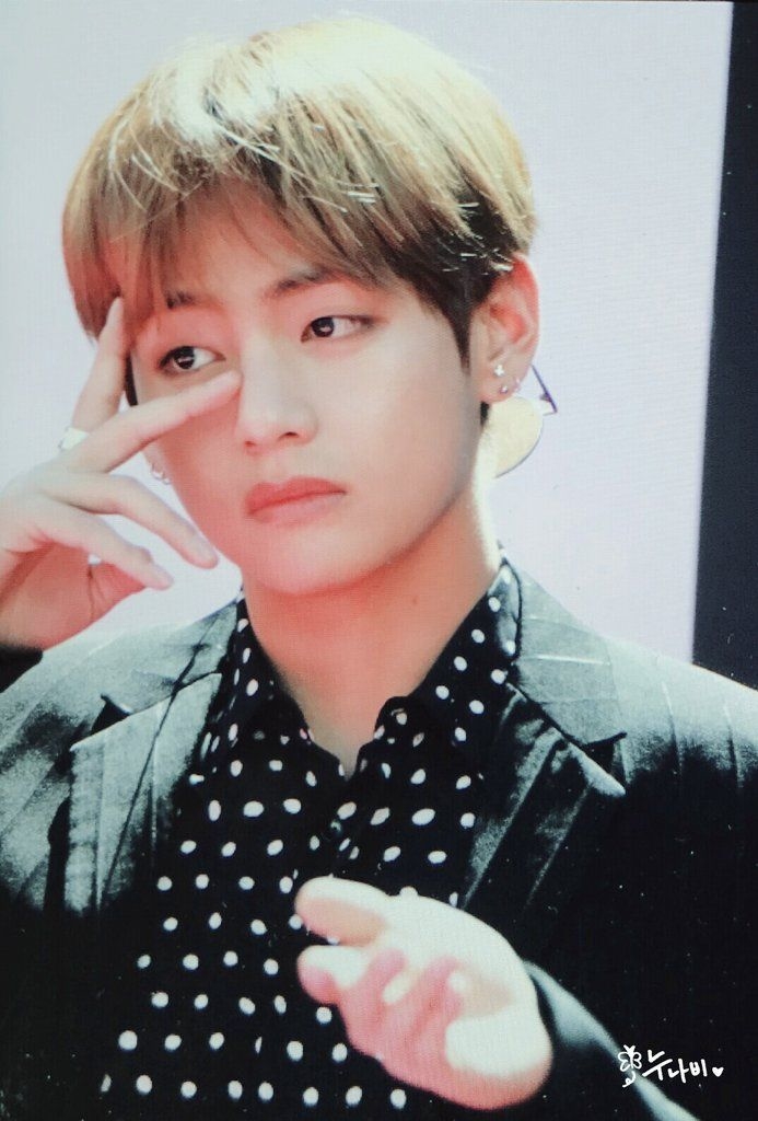 Loạt nam thần Kpop diện áo chấm bi cool ngầu siêu chất