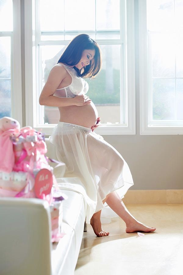 Loạt sao Việt bụng bầu vượt mặt được chồng cưng chiều hết mực