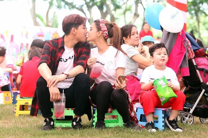 Loạt sao Việt không ngại hôn nhau say đắm giữa chốn đông người