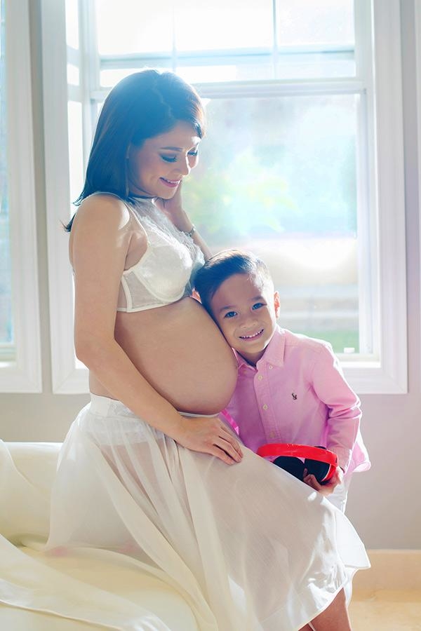 Loạt sao Việt bụng bầu vượt mặt được chồng cưng chiều hết mực