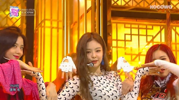 Mặc váy giống Jennie (Black Pink), (G)I-DIE bị fan công kích dữ dội