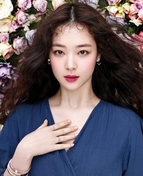 Những sao Kpop sở hữu mái tóc xoăn bà thím xinh nhất