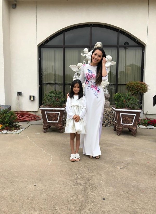 Mắt nai Hồng Ngọc ngày càng trẻ trung dù đã là mẹ 3 con