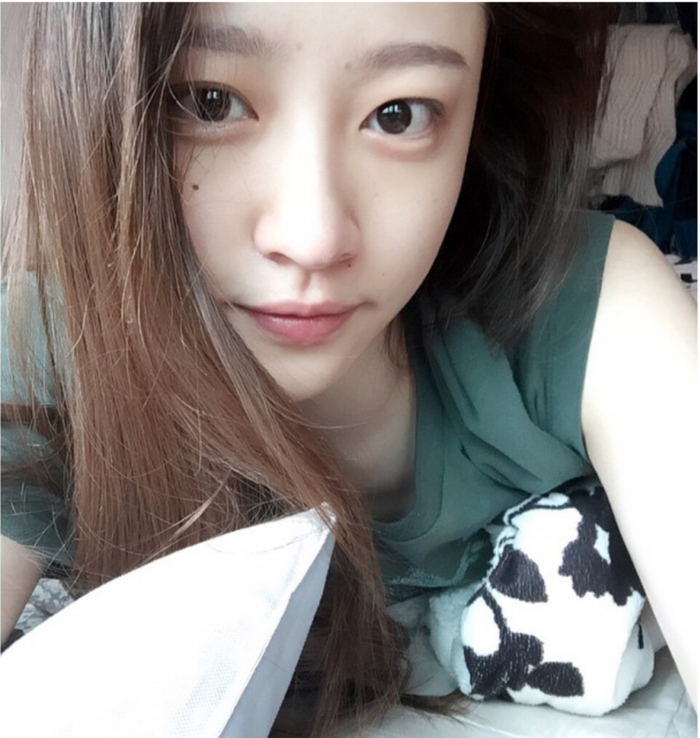 Rũ bỏ lớp trang điểm, những nữ thần tượng Hàn vẫn xinh như hoa