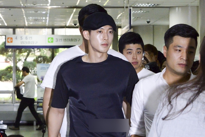 Nam thần màn ảnh khiến chị em vỡ mộng bởi scandal đời tư