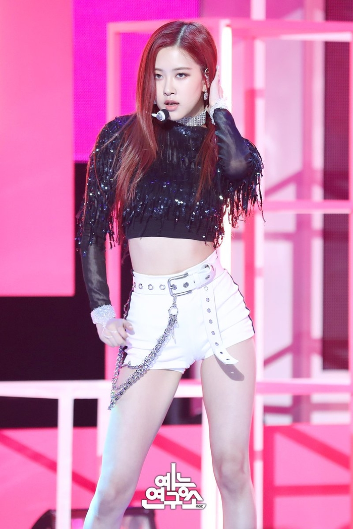 Netizen Hàn cho rằng Rosé (Black Pink) có thân hình chuẩn nhất Kpop