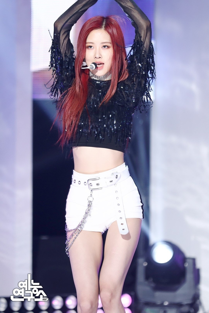 Netizen Hàn cho rằng Rosé (Black Pink) có thân hình chuẩn nhất Kpop