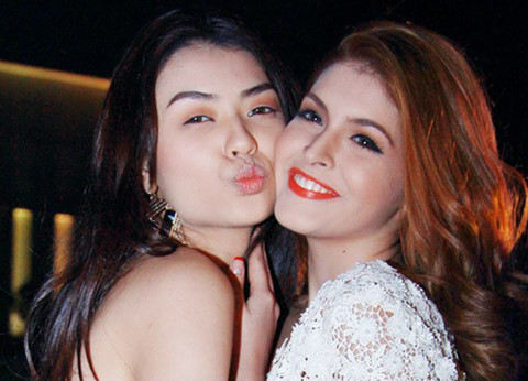 Nghich lí showbiz: than nhau lam can nhau dau