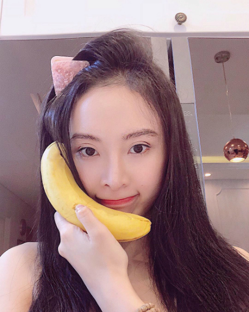 Ngọc Trinh chơi nổi với clip nhảy gợi cảm