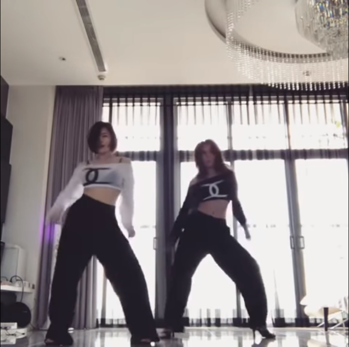 Ngọc Trinh chơi nổi với clip nhảy gợi cảm