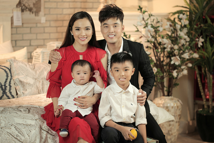 Những ông bố dượng và mẹ kế rất mẫu mực của showbiz Việt