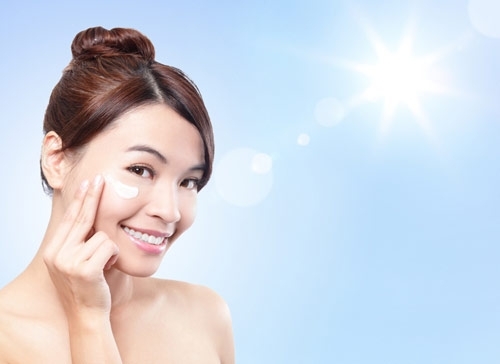 Những sai lầm khi thoa kem chống nắng khiến làn da trở nên xấu xí