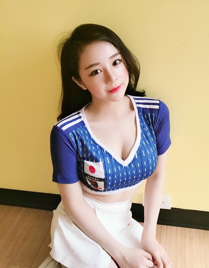 Nóng mắt với loạt ảnh mỹ nữ Việt diện áo không khí cổ động bóng đá