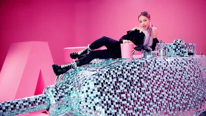 Phong cách nổi loạn của Black Pink trong Mv mới