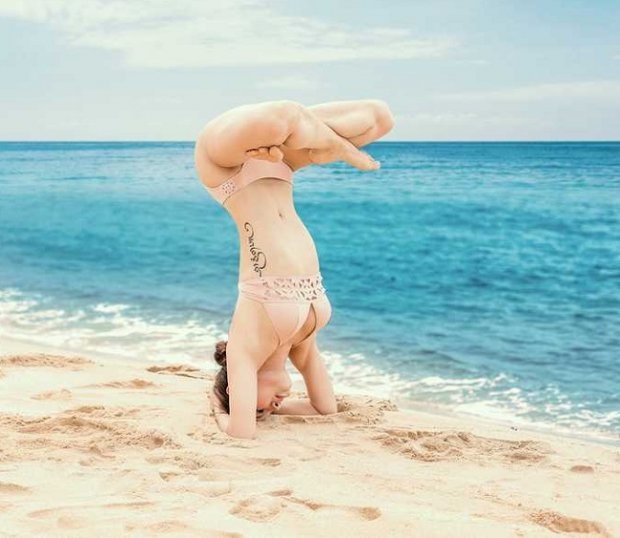 Sao Việt mượn các tư thế yoga khó nhằn để khoe khéo đường cong