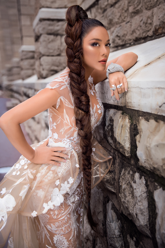 Loạt sao Việt chứng minh 2018 chính là thời đại của mốt da nâu