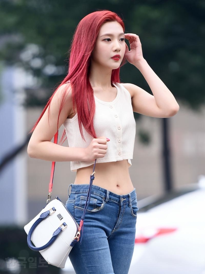Những mỹ nhân K-pop diện quần jean gợi cảm không thua gì người mẫu
