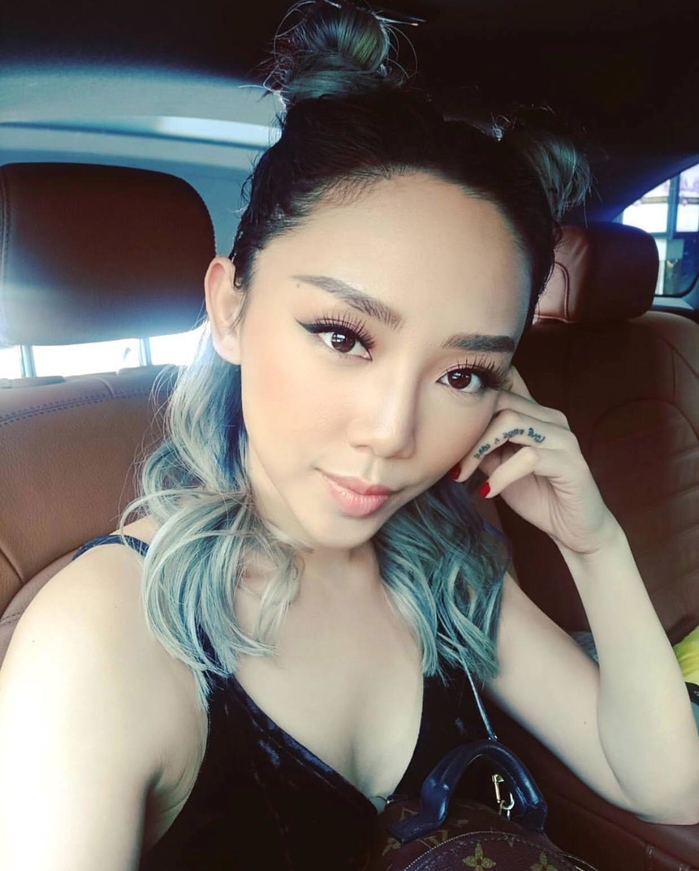 Sao viet ba chim bay noi voi son nude: nguoi thoi thuong ke nua mua