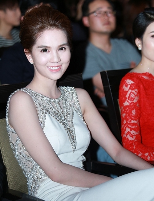 Sao viet ba chim bay noi voi son nude: nguoi thoi thuong ke nua mua